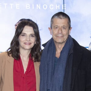 Juliette Binoche et Emmanuel Carrère assistent à l'avant-première du film Ouistreham au cinéma UGC Ciné Cité Les Halles. Paris, le 6 janvier 2022.