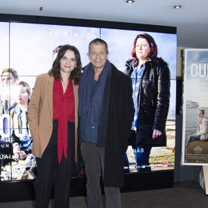 Juliette Binoche et Emmanuel Carrère assistent à l'avant-première du film Ouistreham au cinéma UGC Ciné Cité Les Halles. Paris, le 6 janvier 2022.