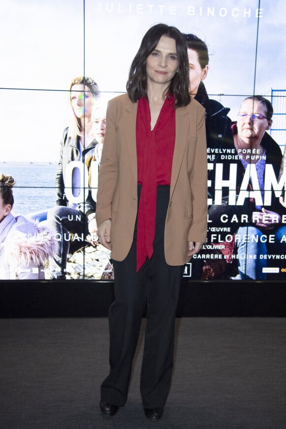Juliette Binoche assiste à l'avant-première du film Ouistreham au cinéma UGC Ciné Cité Les Halles. Paris, le 6 janvier 2022.