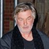 Tournage mortel du film Rust : Alec Baldwin n'a toujours pas donné son téléphone... sa défense floue