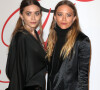 Les soeurs jumelles Mary-Kate (à droite) et Ashley Olsen - People à la soirée des CFDA Fashion Awards 2015 à New York, le 1er juin 2015.