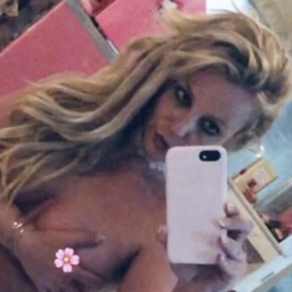 Britney Spears a publié sur Instagram puis supprimé des selfies d'elle entièrement nue.