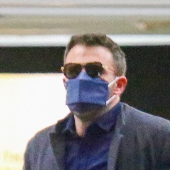 Ben Affleck et sa compagne Jennifer Lopez sont allés déjeuner dans un restaurant à West Hollywood le 10 janvier 2022. 