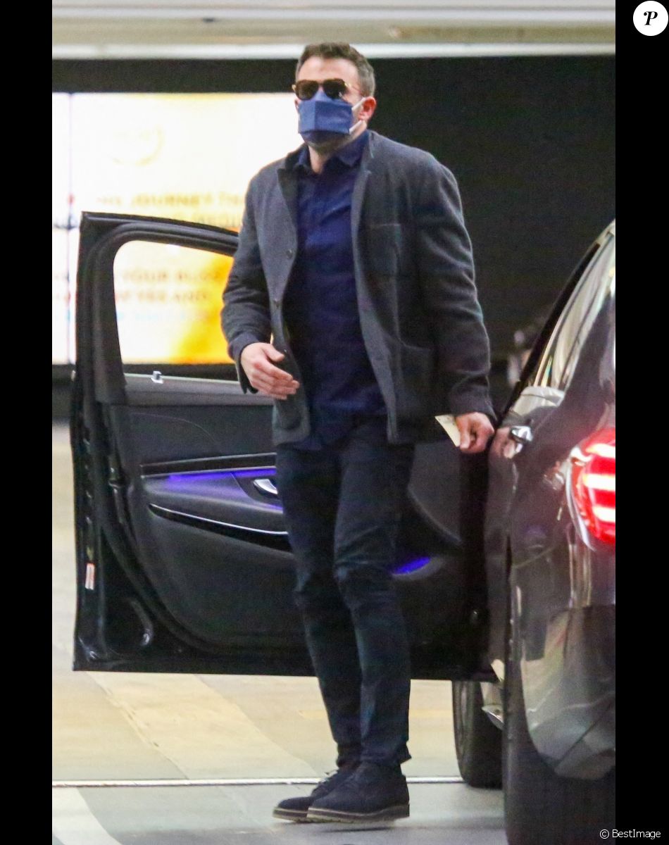 Ben Affleck et sa compagne Jennifer Lopez sont allés déjeuner dans un restaurant à West Hollywood le 10 janvier 2022.