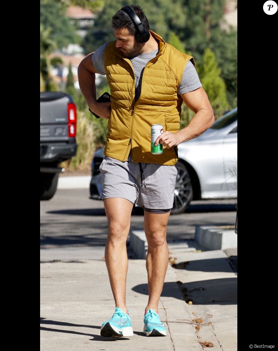 Sam Asghari, le fiancé de Britney Spears, va à sa séance de gym à Los Angeles, le 27 novembre 2021.