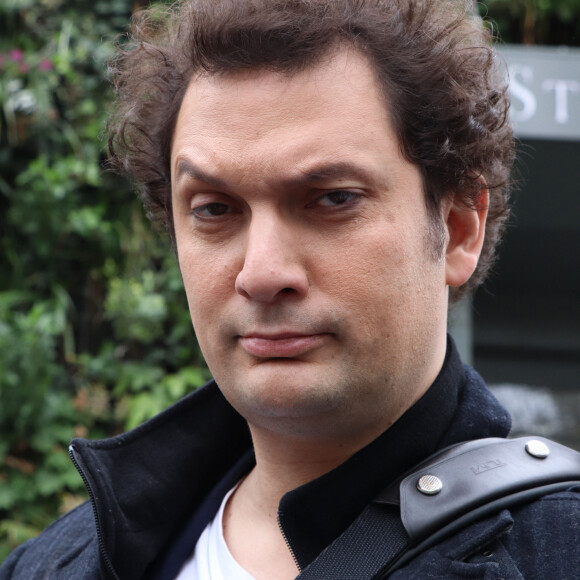 Eric Antoine à la sortie de l'enregistrement de l'émission Vivement Dimanche à Paris le 20 mars 2019.
