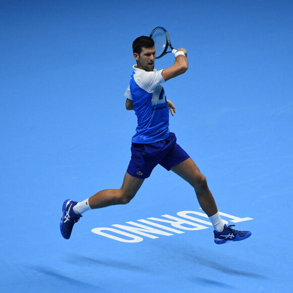 Le Serbe Novak Djokovic remporte son 7 ème trophée du n°1 mondial au classement ATP après avoir battu le Norvégien Casper Ruud (7-6, 6-2) au Masters de tennis de Turin, le 15 novembre 2021. © Antoine Couvercelle / Panoramic / Bestimage