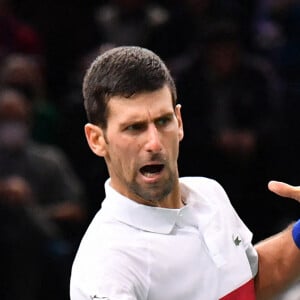 Novak Djokovic remporte la finale homme du Rolex Paris Masters face à Daniil Medvedev le 7 novembre 2021. © Veeren/Bestimage