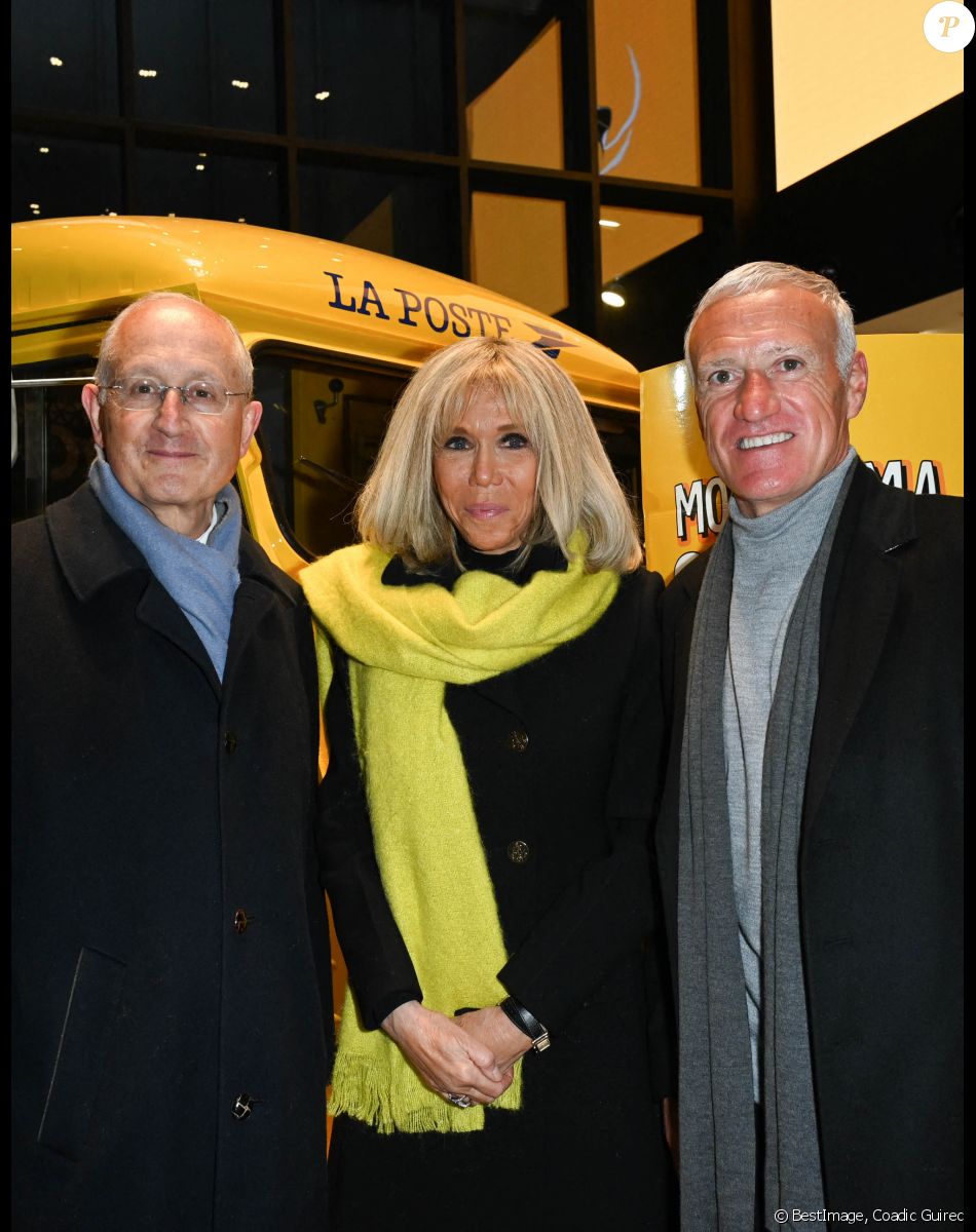 Philippe Wahl, Brigitte Macron et Didier Deschamps - Lancement de l'Opération Pièces Jaunes à La Poste Centrale du Louvre à Paris. Le 12 janvier 2022 © Coadic Guirec / Bestimage