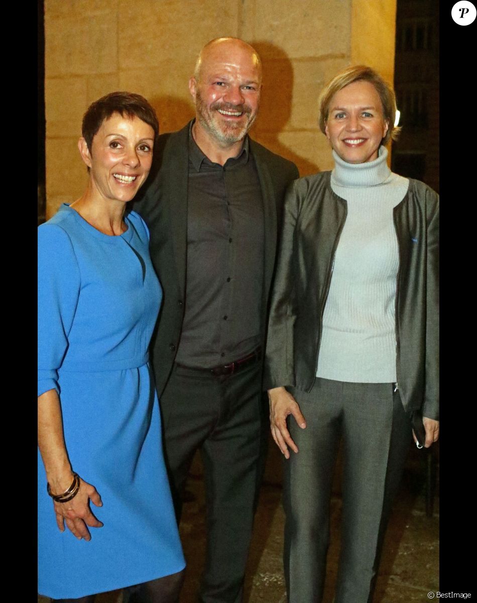 Dominique et son mari Philippe Etchebest avec Virginie Calmels (Adjointe au Maire de Bordeaux et Tête de liste " les Républicains " aux élections Régionale) - Le chef Bordelais Philippe Etchebest inaugure son restaurant "Le 4ème mur" en présence de Alain Juppé sous les galeries de l'opera de Bordeaux, en face du restaurant de son concurrent Gordon Ramsay le 5 octobre 2015.
