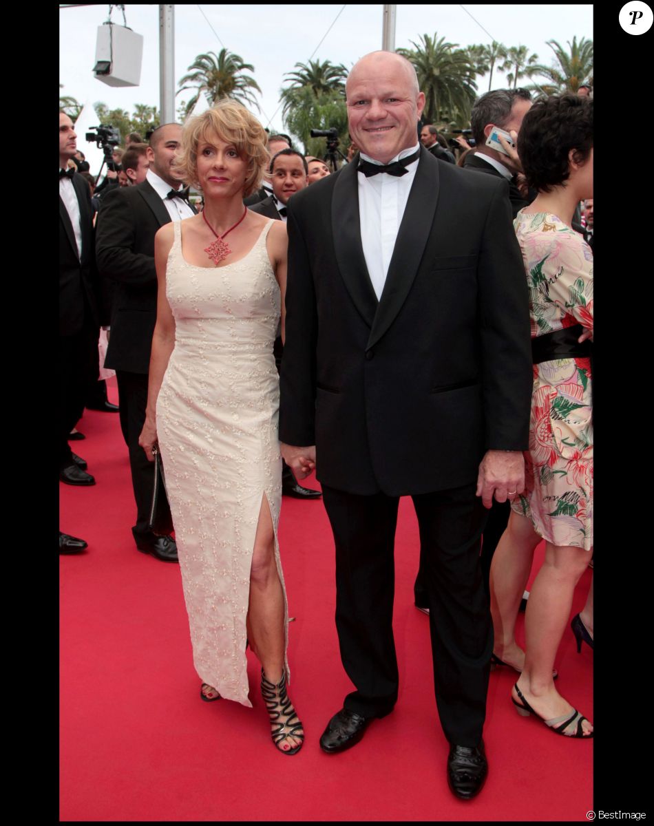 Philippe Etchebest et son épouse - Montée des marches du film "La conquête" - 64e festival de Cannes en 2011.