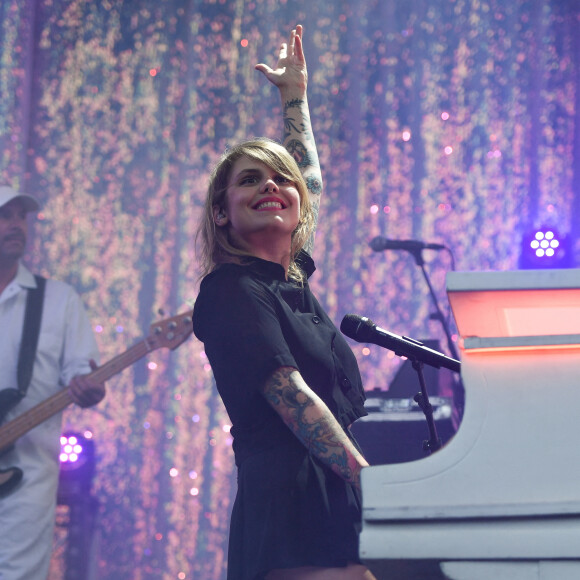 Coeur de Pirate en concert lors du 67ème festival "Nuits du Sud", place du Grand Jardin, à Vence. Le 2 août 2019 © Lionel Urman / Bestimage