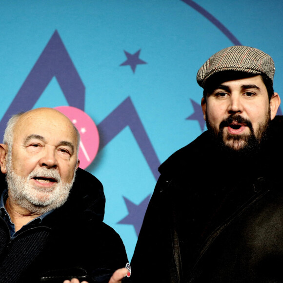 Gérard Jugnot et Artus - Photocall de la 25ème édition du Festival international du film de comédie de l'Alpe d'Huez le 19 janvier 2022. © Dominique Jacovides / Bestimage