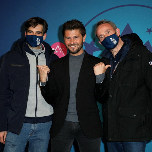 Clément Lemoine, Christophe Beaugrand et Frédéric Cassoly, directeur du festival de l'Alpe d'Huez - Photocall de la 25ème édition du Festival international du film de comédie de l'Alpe d'Huez le 19 janvier 2022. © Dominique Jacovides / Bestimage