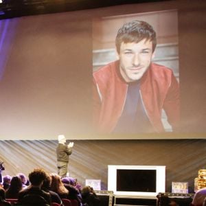 Thierry Frémaux, directeur de l'Institut Lumière de Lyon, délégué général du festival de Cannes - Hommage à Gaspard Ulliel lors de la 25ème édition du Festival international du film de comédie de l'Alpe d'Huez le 19 janvier 2022. Le comédien Gaspard Ulliel est décédé mercredi 19 janvier 2022 à l'âge de 37 ans, après un accident de ski survenu la veille en Savoie. © Christophe Aubert via Bestimage