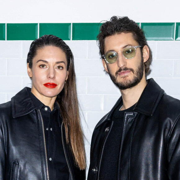 Pierre Niney et sa femme Natasha Andrew au photocall du défilé Ami automne-hiver 2022/2023 dans le cadre de la Fashion Week de Paris, France, Olivier Borde/bestimage 