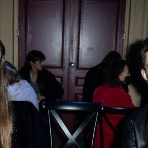 Pierre Niney et sa femme Natasha Andrew au front row du défilé Ami automne-hiver 2022/2023 dans le cadre de la Fashion Week de Paris, France, le 19 janvier 2022. Olivier Borde/bestimage 