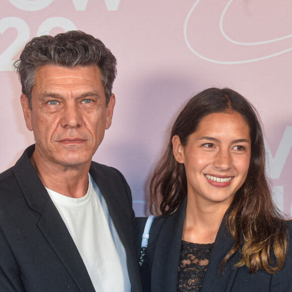 Marc Lavoine et Line Papin - Photocall du défilé Etam Live Show 2020 à Paris le 29 septembre 2020. © Pool Agence Bestimage 