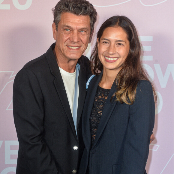 Marc Lavoine et Line Papin - Photocall du défilé Etam Live Show 2020 à Paris le 29 septembre 2020. © Pool Agence Bestimage 