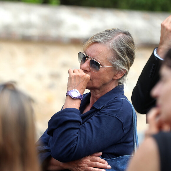 Dorothée (Frédérique Hoschedé) - Obsèques de François Corbier (Alain Roux de son vrai nom) au cimetière de Serez dans l'Eure le 5 juillet 2018.
