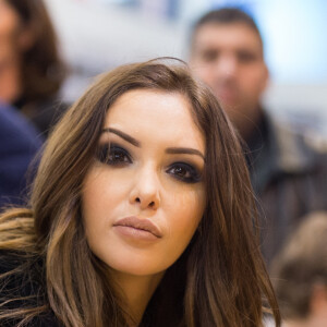 Nabilla Benattia (pour son livre "Trop Vite") en visite au 37ème Salon du Livre à la Porte de Versailles à Paris, le 25 mars 2017.