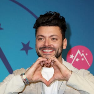 Kev Adams au photocall de la 5ème soirée de compétition de la 25ème édition du Festival international du film de comédie de l'Alpe d'Huez, France, le 21 janvier 20222. © Dominique Jacovides/Bestimage