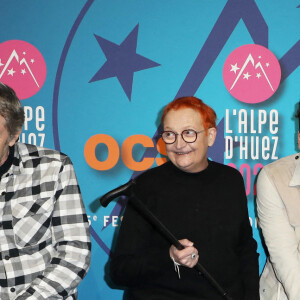 Thomas Gilou, Marianne Garcia, Kev Adams et Firmine Richard au photocall de la 5ème soirée de compétition de la 25ème édition du Festival international du film de comédie de l'Alpe d'Huez, France, le 21 janvier 20222. © Dominique Jacovides/Bestimage