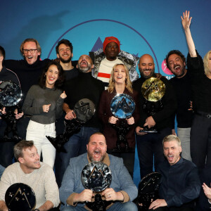 Les lauréats, guest, Olivier Ducray, Wilfried Meance, Bertrand Usclat, Ahmed Sylla, François Uzan, Agnès Hurstel, Audrey Lamy, Jérôme Commandeur, Pascale Arbillot, Louis Morissette, Patrice Robitaille, Antoine Bertrand, Ken Scott et François Arnaud lors de la clôture de la 25ème édition du Festival international du film de comédie de l'Alpe d'Huez, France, le 22 janvier 2022. © Dominique Jacovides/Bestimage 