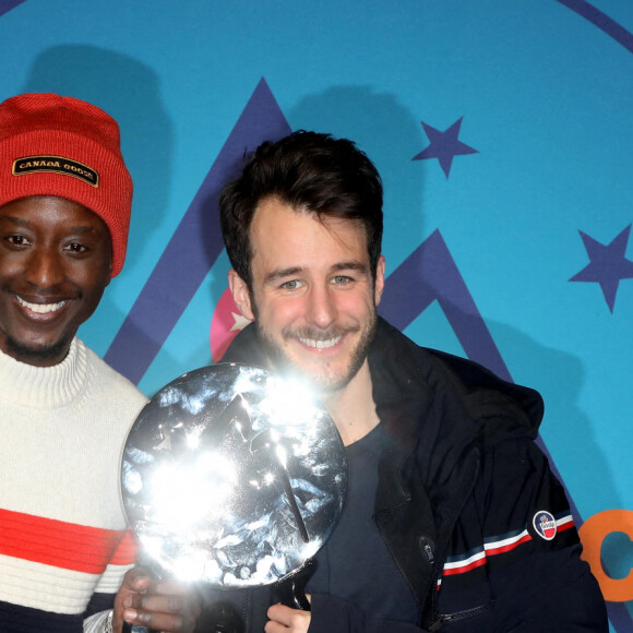 Ahmed Sylla et Bertrand Usclat, Prix du public au photocall du palmarès de la 25ème édition du Festival international du film de comédie de l'Alpe d'Huez, France, le 22 janvier 2022. © Dominique Jacovides/Bestimage 