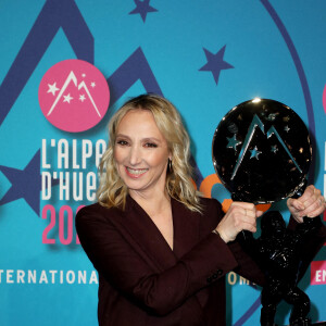 Audrey Lamy, Prix d'interprétation féminine au photocall du palmarès de la 25ème édition du Festival international du film de comédie de l'Alpe d'Huez, France, le 22 janvier 2022. © Dominique Jacovides/Bestimage 