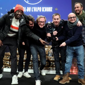 Ahmed Sylla, Bertrand Usclat, Wilfried Méance et Olivier Ducray, Prix du public, lors de la clôture de la 25ème édition du Festival international du film de comédie de l'Alpe d'Huez, France, le 22 janvier 2022. © Dominique Jacovides/Bestimage