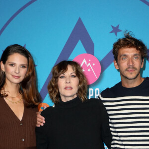 Joséphine Japy, Mathilde Seigner et Ruben Alves au photocall de la clôture de la 25ème édition du Festival international du film de comédie de l'Alpe d'Huez, France, le 22 janvier 2022. © Dominique Jacovides/Bestimage