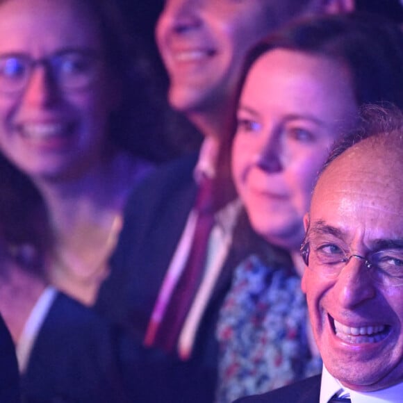 Le candidat à la présidentielle d'extrême droite, Eric Zemmour, Gilbert Collard (député européen), Guillaume Peltier (Vice président de Reconquête!) lors d'un meeting de campagne au Palais des Victoires à Cannes, France, le 22 janvier 2022. © Lionel Urman/bestimage 