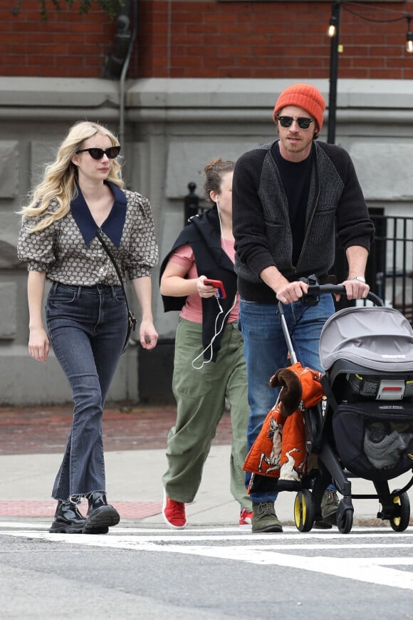 Exclusif - Emma Roberts et son compagnon Garrett Hedlund avec leur fils Rhodes, à Boston.