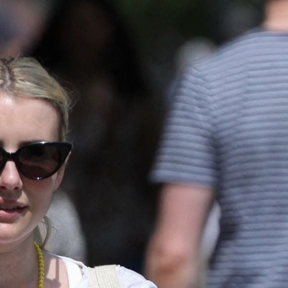 Emma Roberts, jeune maman, se promène à Boston, le 6 juin 2021. Depuis son premier accouchement, le 27 décembre dernier, l'actrice de 29 ans a retrouvé sa silhouette. 