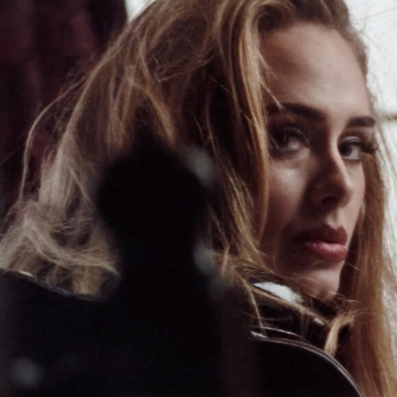 clip de la chanson de Adele "Easy On Me" 