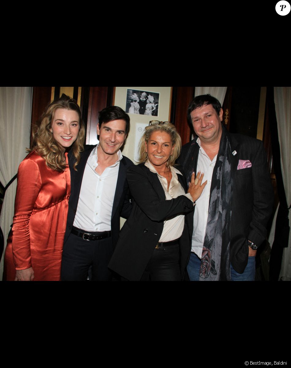 Aurore Morisse, Harold Hessel, Caroline Margeridon, Stéphane Vanhandenhoven - People à la soirée "Signature des écrivains" au Fouquet's à Paris. Le 24 novembre 2021 © Baldini / Bestimage