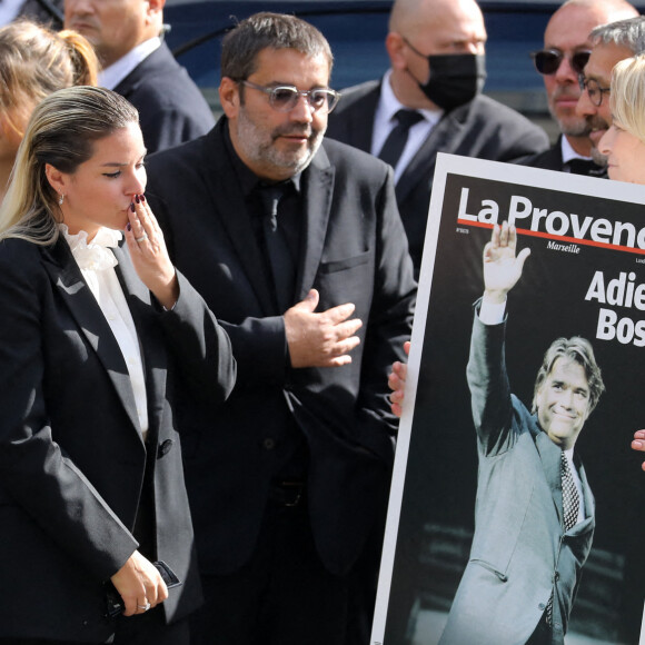 Sophie Tapie et Stéphane Tapie (face à une couverture de La Provence) - Sorties de la messe funéraire en hommage à Bernard Tapie en l'église Saint-Germain-des-Prés à Paris. Le 6 octobre 2021 © Jacovides-Moreau / Bestimage