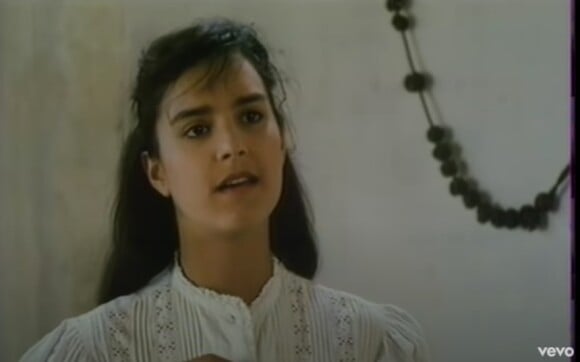 Sirima Wiratunga dans le clip du titre "Là-bas". 1987.