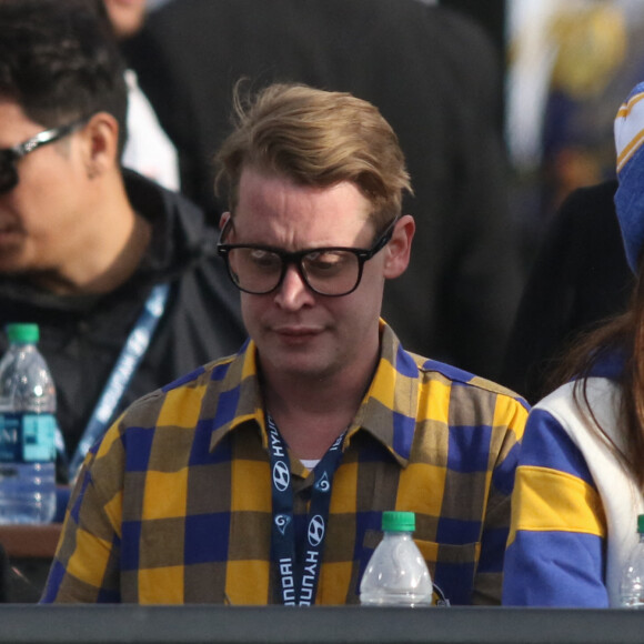 L'acteur Macaulay Culkin et sa petite amie Brenda Song au Los Angeles Memorial Coliseum le 29 Décembre 2019 à Los Angeles, Californie, USA. Photo © London Entertainment/Splash News/ABACAPRESS.COM