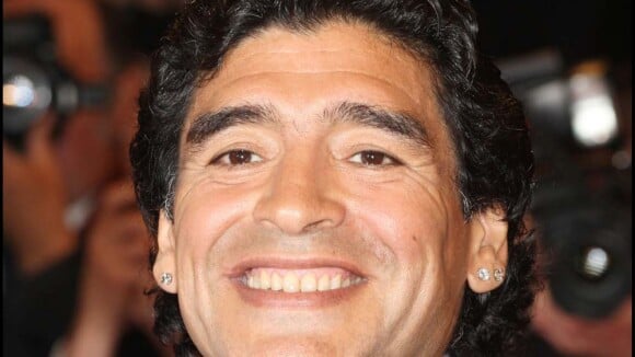 Maradona : Le fisc vend aux enchères... ses boucles d'oreilles !!! Vendu ! (réactualisé)