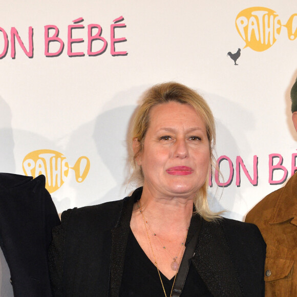 Luana Belmondo entre ses fils Giacomo Belmondo et Alessandro Belmondo à l'avant-première du film "Mon Bébé" au cinéma Gaumont Opéra (côté Capucines) à Paris, France, le 11 mars 2019. © Veeren/Bestimage 