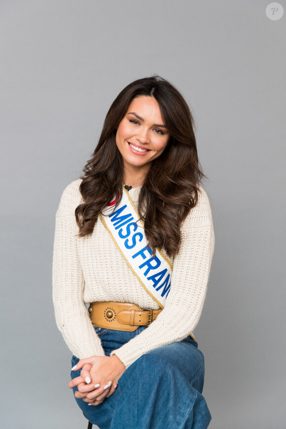 Exclusif - Rendez-vous avec Diane Leyre (Miss France 2022) dans les locaux de Webedia à Levallois. © Tiziano Da Silva / Bestimage