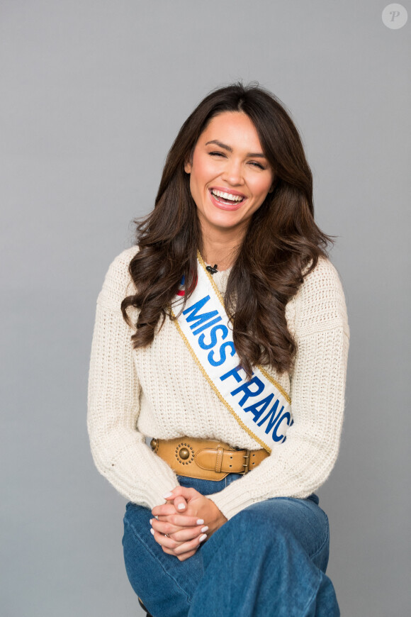 Exclusif - Rendez-vous avec Diane Leyre (Miss France 2022) dans les locaux de Webedia à Levallois le 24 janvier 2022. © Tiziano Da Silva / Bestimage