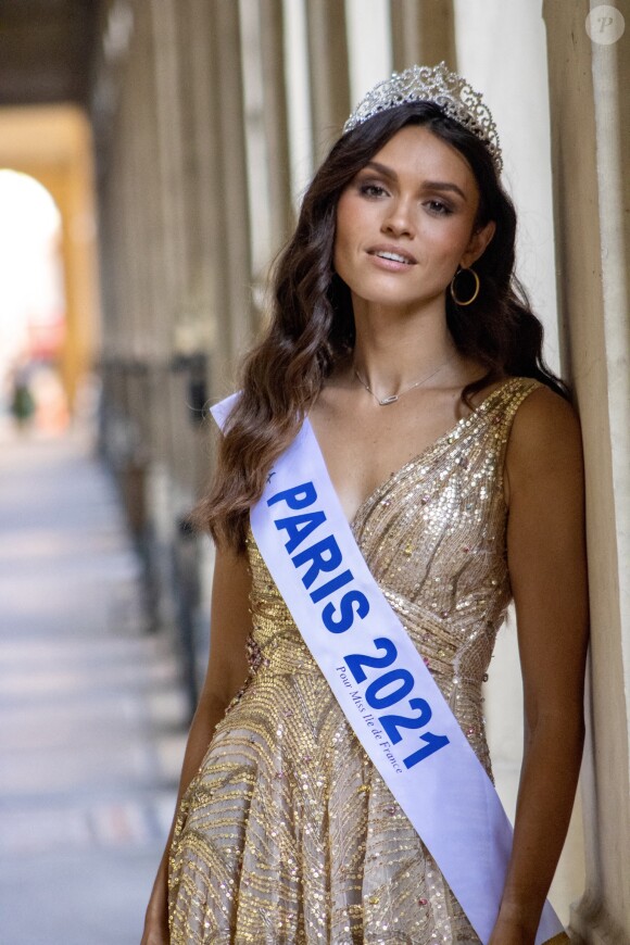 Shooting photo de Diane Leyre Miss Île-de-France 2021 et Miss Paris 2021, à Paris, France, le 21 juillet 2021.  © Edward Tur via Bestimage