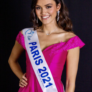 Shooting photo de Diane Leyre Miss Île-de-France 2021 et Miss Paris 2021, à Paris, France, le 21 juillet 2021. © Edward Tur via Bestimage