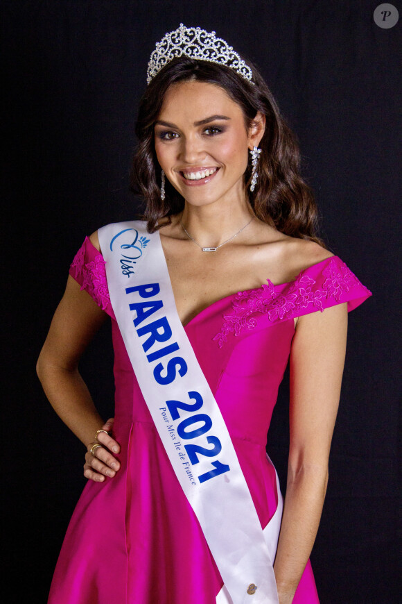 Shooting photo de Diane Leyre Miss Île-de-France 2021 et Miss Paris 2021, à Paris, France, le 21 juillet 2021. © Edward Tur via Bestimage