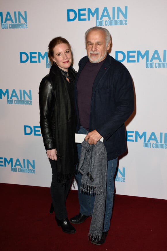 Francis Perrin et sa femme Gersende - Avant-première du film "Demain tout commence" au Grand Rex à Paris, le 28 novembre 2016. @ Alban Wyters/ABACAPRESS.COM