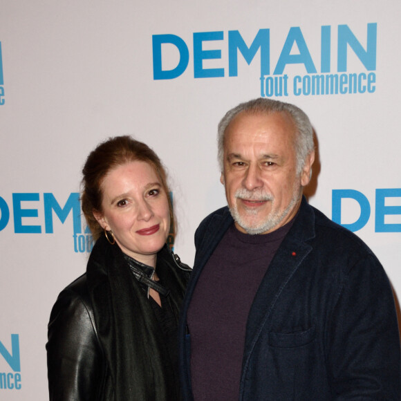 Francis Perrin et sa femme Gersende - Avant-première du film "Demain tout commence" au Grand Rex à Paris, le 28 novembre 2016. @ Alban Wyters/ABACAPRESS.COM