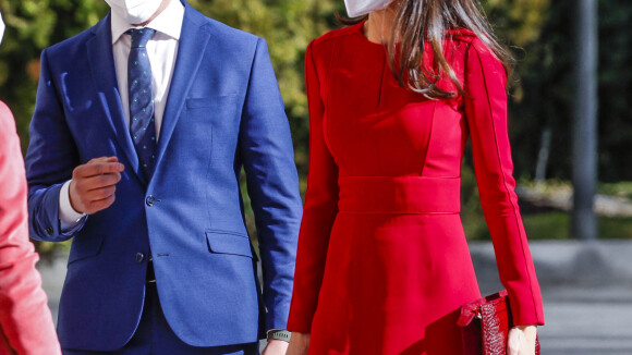 Letizia d'Espagne : Sublime dans une robe rouge flamboyante, elle fait sensation